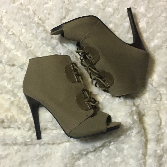 ELLE “VAUGHN” OLIVE PEEP TOE LACE UP ANKLE HIGH BOOTIES - Picture 2 of 2